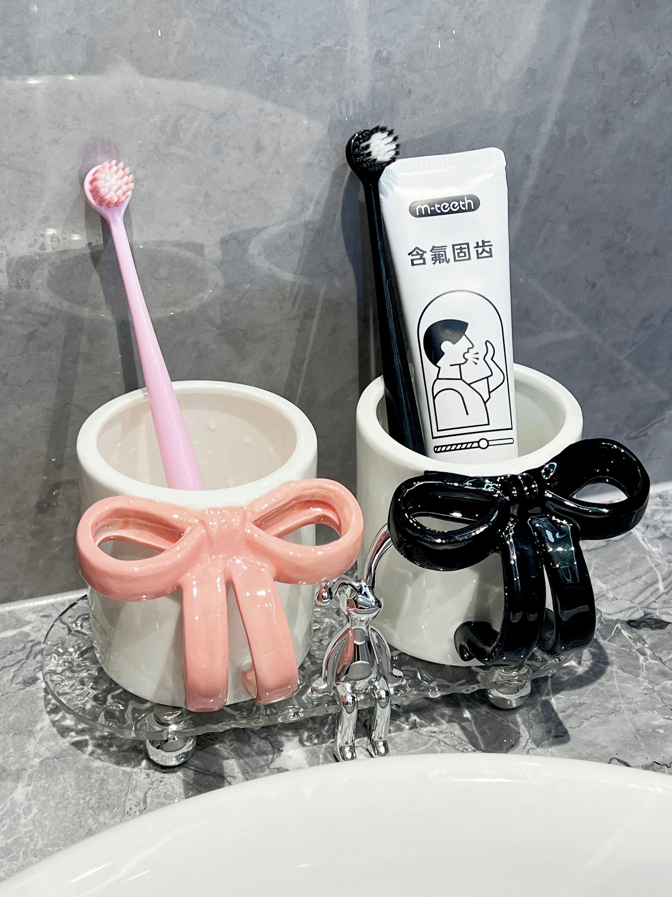 Bow Toothbrush Cup
