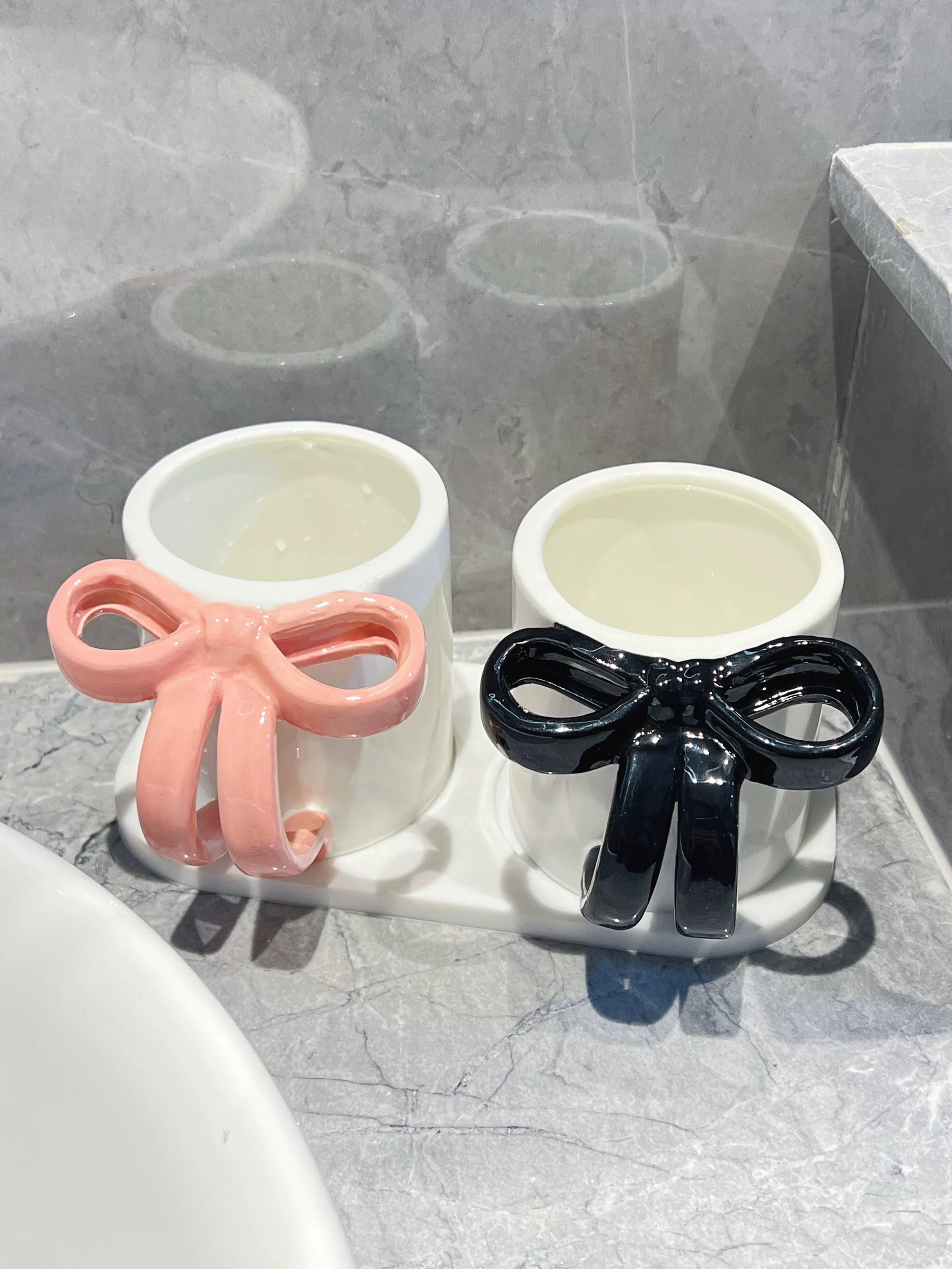 Bow Toothbrush Cup